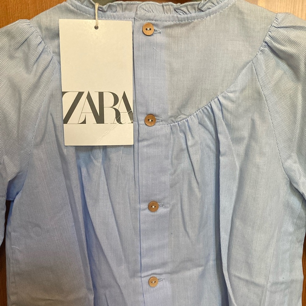 Zara Blue Blouse with Ruffled Collar and wooden buttons down back girls 2T NWT - Picture 6 of 6